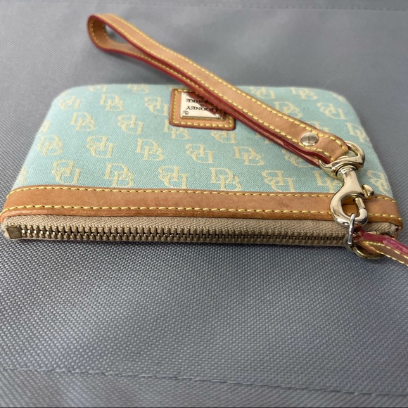 Dooney & Bourke - Blue wristlet with leather trim - Picture 3 of 5
